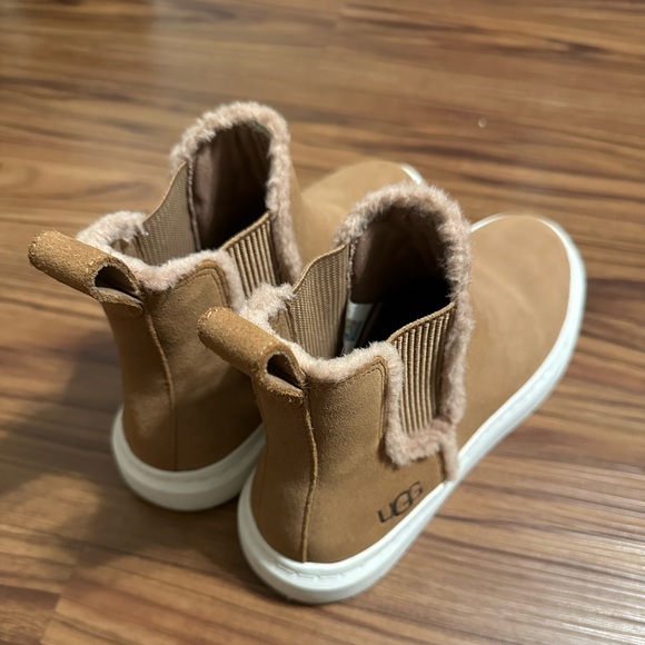 UGG Alameda Chelsea WOMENS 7.5 - Picture 9 of 12